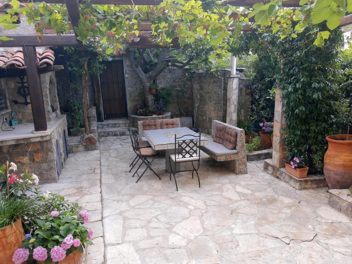 Sea-Side Old Stone Villa With A Private Garden Budva Exteriör bild
