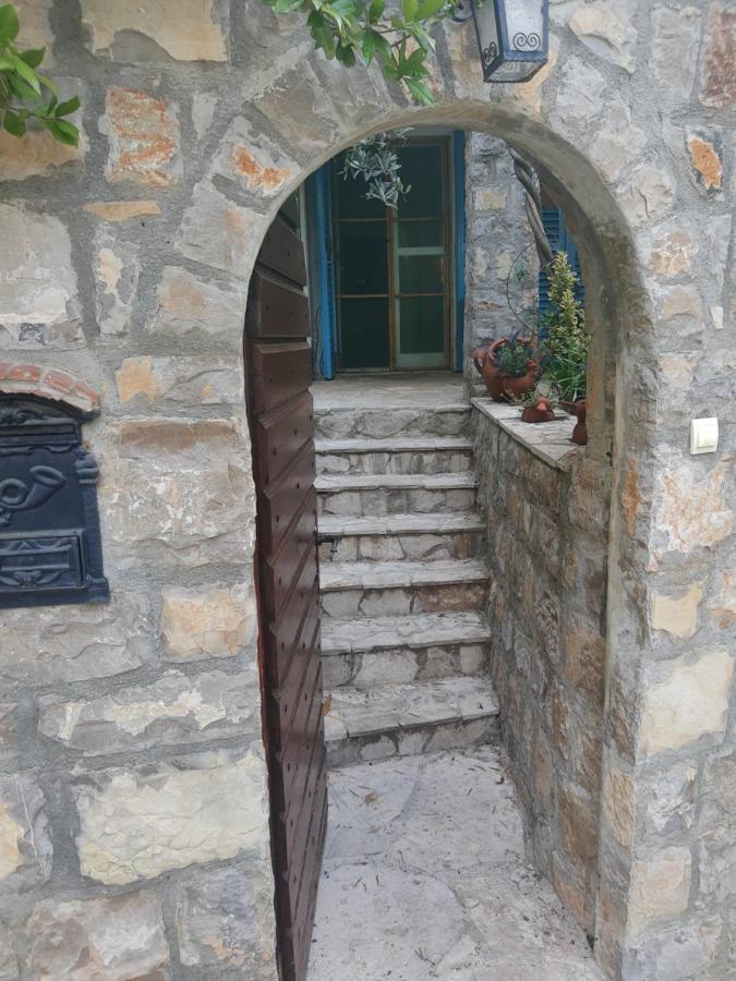 Sea-Side Old Stone Villa With A Private Garden Budva Exteriör bild