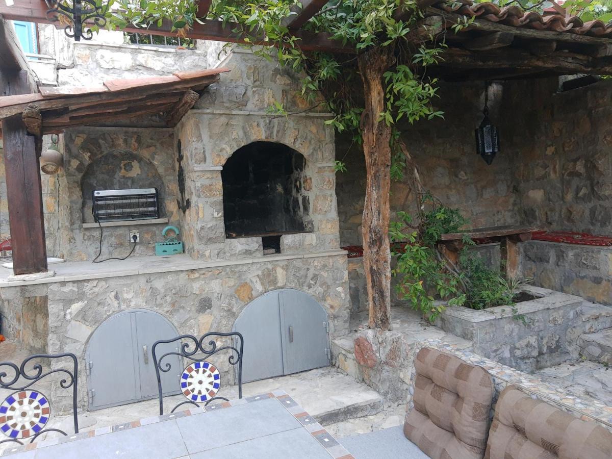 Sea-Side Old Stone Villa With A Private Garden Budva Exteriör bild