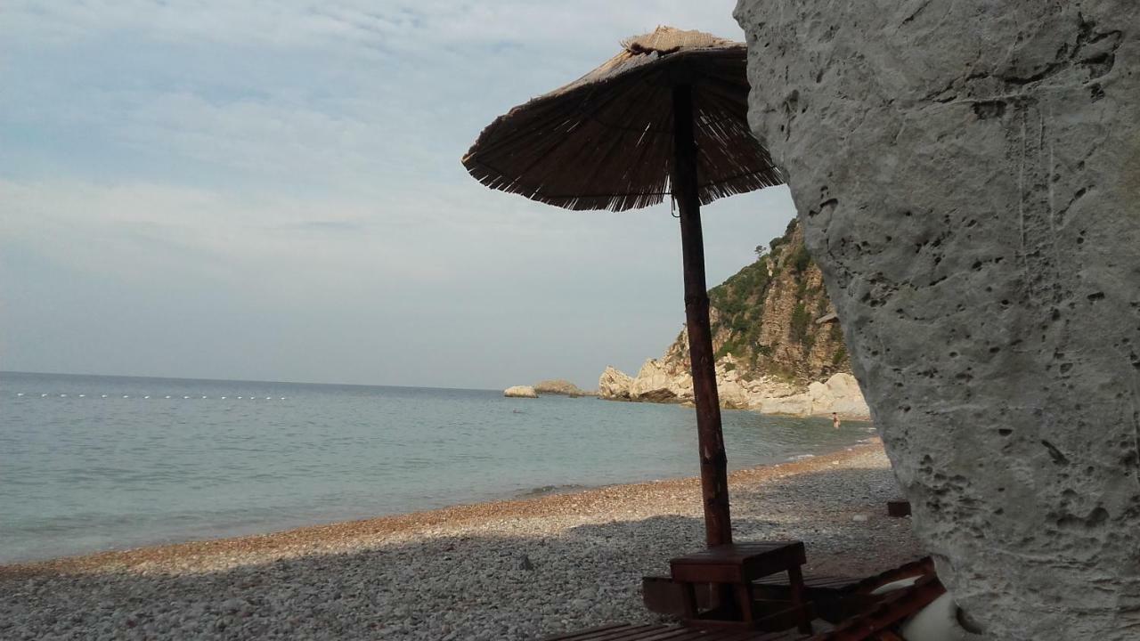 Sea-Side Old Stone Villa With A Private Garden Budva Exteriör bild