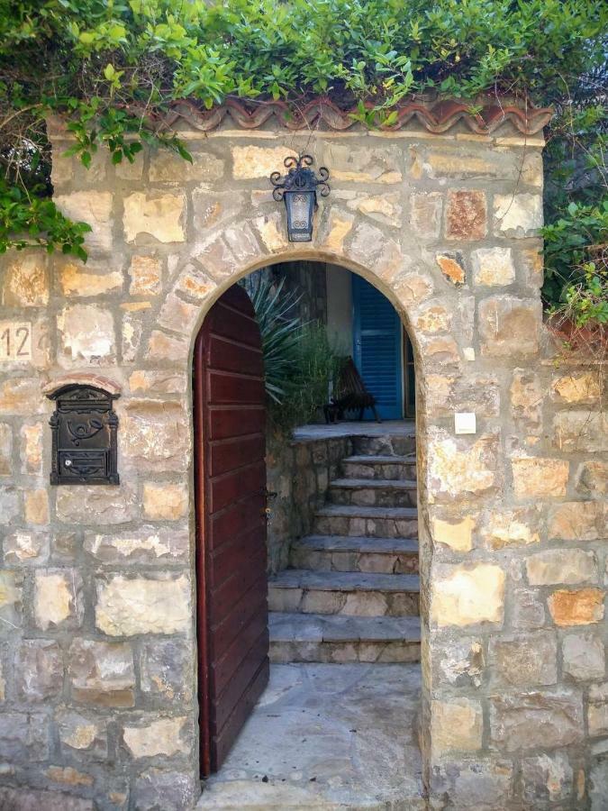 Sea-Side Old Stone Villa With A Private Garden Budva Exteriör bild